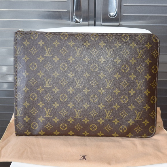 Louis Vuitton Handbags - Louis Vuitton Monogram Clutch Business poche EUC